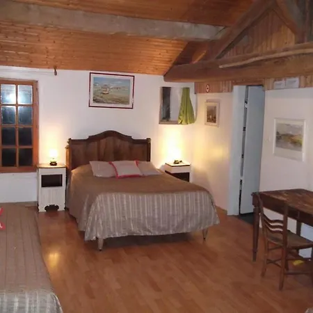 Le Puy Babin Familiales à La Ferme Bed & Breakfast 3*